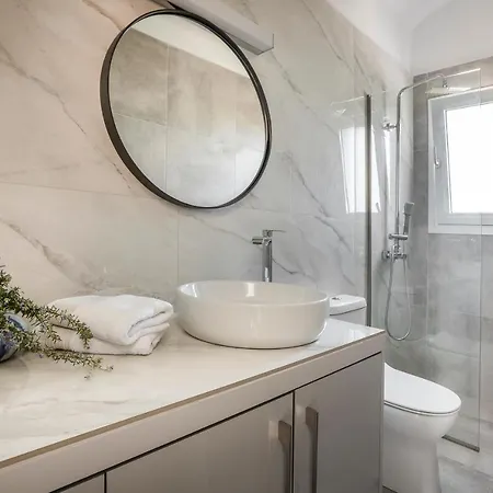 Artemon New Luxury Vilă *