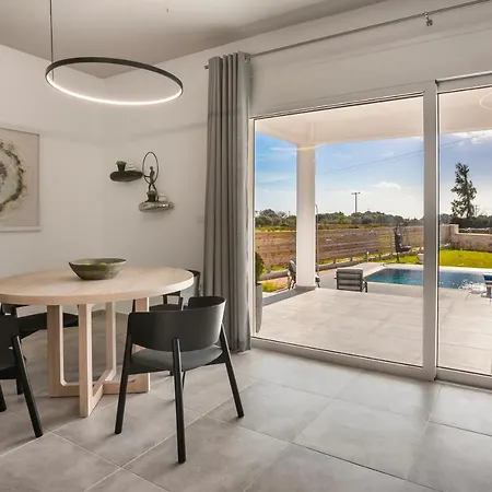 Artemon New Luxury Vilă *